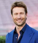 Glen Powell vânează miliardele familiei în „Crima perfectă”. Comedia neagră care transformă moștenirea într-un măcel ingenios