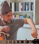 Josh Radnor din „Cum am cunoscut-o pe mama voastră”, tată la 51 de ani! Prima imagine cu bebelușul actorului