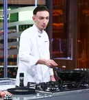 Cine este Oleg Dobrin, tânărul de 20 de ani care vine la Chefi la cuțite. A renunțat la balet după o accidentare și a ajuns să gătească pentru ambasadori