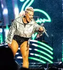 Pink rupe tăcerea după 20 de ani de căsnicie: „Am fost informată că sunt separată de soțul meu”. Artista, reacție dură după ce s-a scris că s-a despărțit de Carey Hart