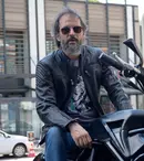 Timuçin Esen: de la clovn pentru copii la star al teatrului și muzicii. Cine este actorul din „Pe mâini bune”