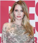 Angelina Jolie și ritualul de 3 ore care a uimit lumea. Ce tratamente bizare și „însângerate” preferă vedetele de la Hollywood pentru a rămâne tinere