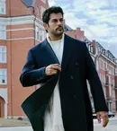 Burak Özçivit, secretul neașteptat din spatele imaginii sale: „Foarfeca este un instrument important pentru mine.” Cum își menține actorul  look-ul de 20 de ani