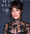 Dakota Johnson, apariție incendiară la masa de biliard! A pozat topless pe pian, iar detaliul din noul pictorial a făcut furori printre fani. „Este eliberator!”