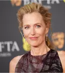 Cum arată acum Gillian Anderson. La 57 de ani, actrița a oprit timpul în loc pe podiumul Miu Miu! Detaliul de la Paris care i-a lăsat pe toți fără cuvinte