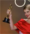 Jessie Buckley, în lacrimi pe scena Oscar 2026: Mesajul adorabil pentru fiica ei de 8 luni care „probabil visează la lapte”