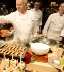 Aur lichid și 22 kg de trufe: Ce mănâncă vedetele la Oscar 2026 după ce scapă de diete? Chef Wolfgang Puck pregătește un meniu de excepție