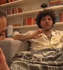 Selena Gomez a șocat fanii după ce i-a sărutat piciorul lui Benny Blanco în podcastul Friends Keep Secrets: „Miroase a ascultare și a slăbiciune”