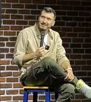 Cine este Serghei, comediantul care va prezenta „Scos din sărite” la Digi24. Detaliul despre locul nașterii pe care mulți fani l-au înțeles greșit