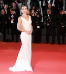 Ana Bodea a strălucit în satin alb pe covorul roșu de la Cannes, la premiera mondială a filmului „Fjord”. Rochia actriței a furat toate privirile