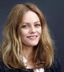 Vanessa Paradis, mai sinceră ca niciodată: Plăcerile vinovate la care nu vrea să renunțe de dragul frumuseții: țigări, vin și...lene
