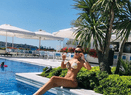 Anamaria Prodan și Sarah fac furori în Turcia, în bikini minusculi. Fetele par, mai degrabă surori, decât mamă și fiică!