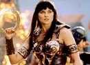O mai ții minte pe Xena, prințesa războinică? Cum arată actrița Lucy Lawless la 55 de ani