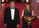 Melania Trump a strălucit într-o rochie neagră, lungă. Creația purtată de Prima Doamnă a Americii valorează peste 5.000 de euro