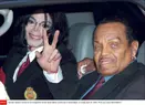Scandalurile sexuale în care a fost implicat Michael Jackson. Regelui Pop i-au fost aduse numeroase acuzaţii de pedofilie!