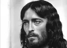 Îți mai aduci aminte de Robert Powell, actorul care l-a jucat pe Iisus din Nazaret? Uite cum arată la 75 de ani!