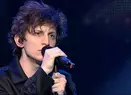 Ce face și cum arată acum Tiberiu Albu, rockerul care a câștigat Vocea României 2014. S-a vopsit blond și are o soție frumoasă de pică!