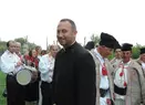 Cine este preotul de la Imperiul Leilor care face ciocolată cu cannabis. Dinu Criste a fost suspendat de BOR după ce a candidat la postul de primar!