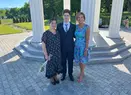 Cum s-a îmbrăcat Carmen Iohannis la balul de absolvire al elevilor săi. Prima Doamnă a purtat un accesoriu neașteptat
