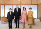 Carmen Iohannis a purtat o rochie roz, cu mânecă scurtă, la întâlnirea cu Împăratul Japoniei, la Tokyo. Semnificația ascunsă a ținutei