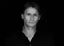 Marius Manole s-a mutat în București pentru marea lui iubire, dar s-au despărțit. Cum l-a ajutat decepția în amor în actorie: "Am venit după marea dragoste, de care s-a ales praful"