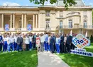 Cât costă rochia purtată de Carmen Iohannis la Ambasada României de la Paris, înainte de Jocurile Olimpice. A accesorizat-o cu o geantă mai scumpă decât ținuta