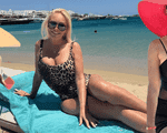 Sexy la plajă și la 50 de ani! Care vedetă a nimerit costumul de baie: „Monica Davidescu e șic!”