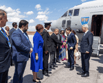 Ținuta aleasă de Mirabela Grădinaru pentru întâlnirea cu Donald Trump. Cum s-a îmbrăcat partenera lui Nicușor Dan