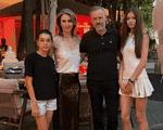 Mihai Albu a împlinit 64 de ani. Fiica Mikaela s-a îmbrăcat ca de revistă la petrecere. Ce au sesizat însă fanii în fotografia de familie
