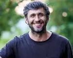 După ce a anunțat că se retrage de la „Românii au talent”, Dragoș Bucur face surpriza fanilor: revine la TV! Primele detalii despre emisiune și filmările care au început deja