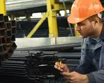 Bătaie pe tinerii calificați. Angajatorii români oferă aproape 5.000 de locuri de muncă