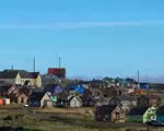 Satul uitat de lume în care localnicii trăiesc 6 luni în izolare. Cheltuie şi 4.000 $ să treacă de iarna grea