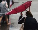 Alertă meteo în mai multe judeţe: Sunt anunţate furtuni puternice. Cum va fi vremea în Capitală