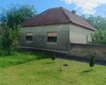 Satul unde 2 case se vând cu 22.000 €. În preț intră și mobilierul