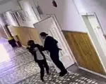 Momentul atacului de la şcoala din Bistriţa. Copilul de 13 ani, dosar penal pentru tentativă de omor