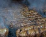 Care sunt preţurile la mici de 1 Mai, la terase şi în supermarketuri