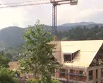 Oraşul din România unde pământul se prăvăleşte peste gospodării. Localnicii se tem de următoarea furtună