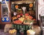 Fructul românesc cu producţie record, dar supermarketurile continuă să-l importe. În pieţe e 3,5 lei/kg