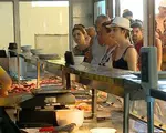 Stațiunea de pe litoral unde meniul zilei costă 40 de lei, iar cazările sunt încă ieftine