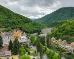 Stațiunea din România "luată cu asalt" de sârbi. Ce au descoperit străinii in locul ignorat de români