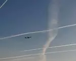 ANIMAŢIE. Ce sunt urmele lăsate pe cer de avioane, care i-au alarmat la conspiraţionişti