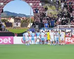 Doar în România! Cum a putut fi montată nocturna stadionului pe care va juca echipa din SuperLiga. Video