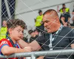 Decizia luată de liderul galeriei FCSB pentru copilul agresat de fanii „câinilor” la meciul cu Dinamo: „Mă voi ocupa personal!”