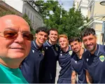 După U Cluj – Petrolul 2-3, Emil Boc a dat nas în nas cu adversarii în centrul orașului: „Să lase ceva bănuți în economia locală”