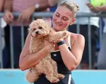 Ultima „fiță” la Roland Garros: tot mai mulți tenismeni sunt însoțiți de animale de companie