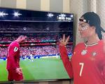 Georgina s-a pozat doar în ... tricou pentru a sărbători live golurile lui Cristiano Ronaldo! » Fotografia devenită virală