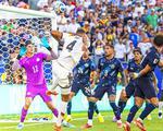 Anonimul care și-a vândut toate hainele pentru fiul bolnav a fost umilit public de Chilavert, a venit FALIT la Mondial, iar acum a șocat istoria fotbalului!