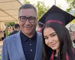 Daciana și Victor Ponta, din nou ca o familie la absolvirea Irinei! Wow, cum s-a îmbrăcat Daciana la festivitate și la întâlnirea cu fostul soț! Surioara adoptată și fratele vitreg, imagini rare cu Irina Ponta