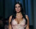 WOW! Antonia "a stins lumina"! Cea mai scurtă și cea mai decoltată rochie, pe podium! 30 de imagini cu vedetele noastre, la Săptămâna Modei din București