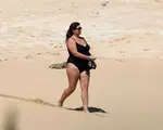 A fost jignită și execrabil criticată pentru greutatea ei, dar acum le-a dat șah mat. A topit 45 kg și arată ca o zeiță. Cum s-a afișat vedeta cu soțul ei, un mare actor